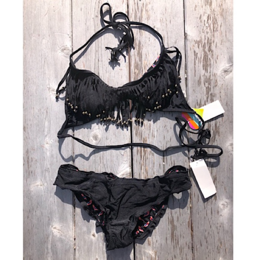 Raisins bikini, fringe top with gold bead detail.